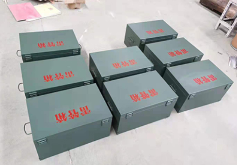 雅江炸药箱和雷管箱一般是怎么存放的？